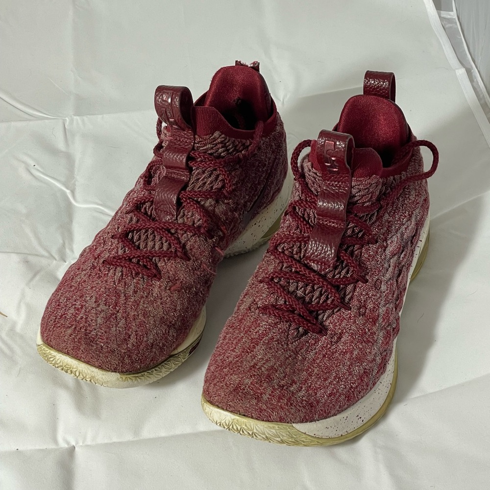 Nike Lebron XV Sz 9.5 Low Team Red Sneakers